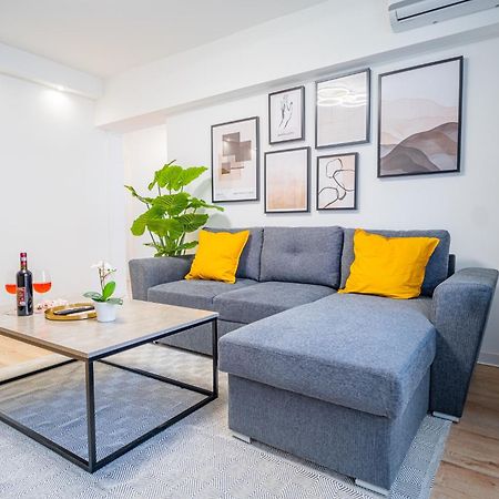 Spacious Newly Renovated 2Br Apartments With Balcony Bucharest Exterior photo
