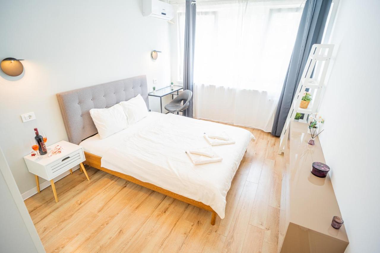 Spacious Newly Renovated 2Br Apartments With Balcony Bucharest Exterior photo