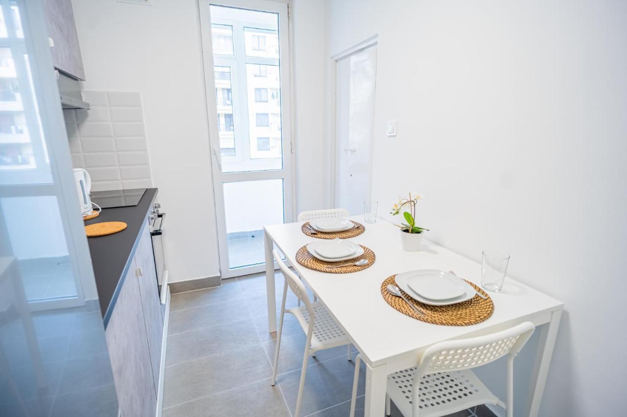 Spacious Newly Renovated 2Br Apartments With Balcony Bucharest Exterior photo
