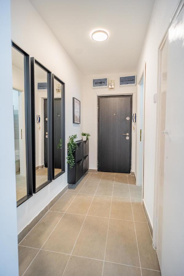 Spacious Newly Renovated 2Br Apartments With Balcony Bucharest Exterior photo