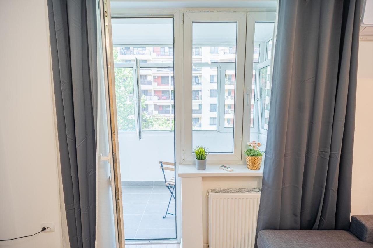 Spacious Newly Renovated 2Br Apartments With Balcony Bucharest Exterior photo