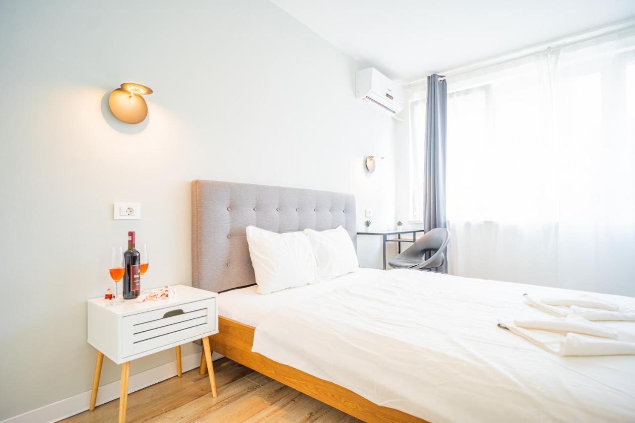 Spacious Newly Renovated 2Br Apartments With Balcony Bucharest Exterior photo