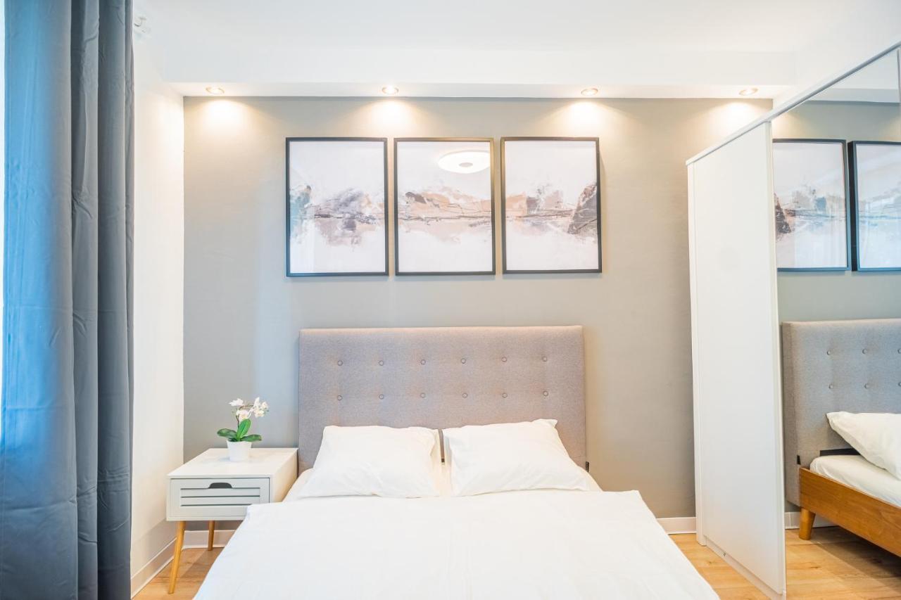 Spacious Newly Renovated 2Br Apartments With Balcony Bucharest Exterior photo