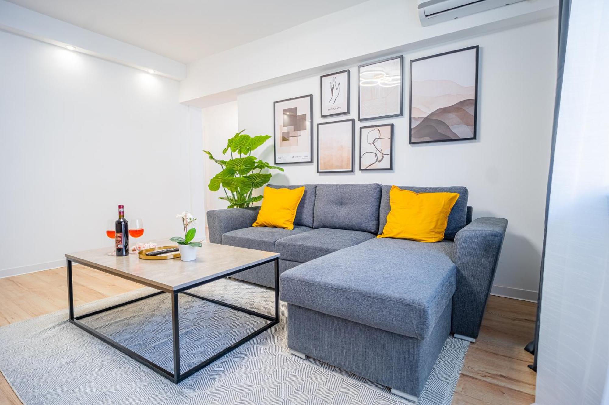 Spacious Newly Renovated 2Br Apartments With Balcony Bucharest Exterior photo